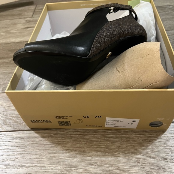 Michael Kors booties - Picture 2 of 3